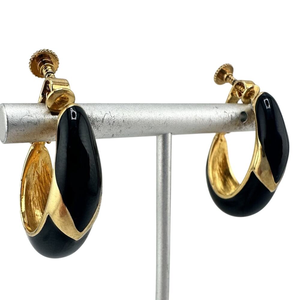 Vintage Napier Black Enamel Chevron Detail Gold Tone Hoop Clip On 1” Earrings